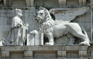 7943573-winged-lion-decoration-on-doge-s-palace-in-venice-italy