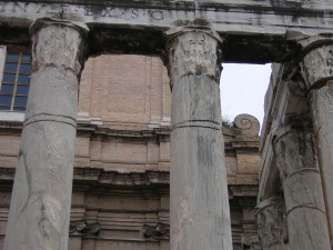 Visigothic damage to the columns of the Temple of Antoninus and Faustina, now the Church of San Lorenzo.