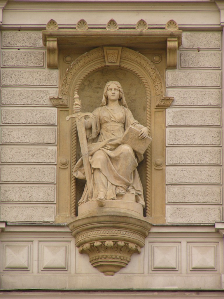 Justice_statue